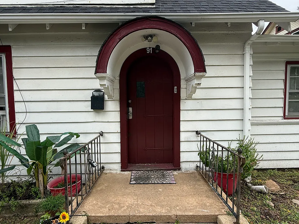 91 Nichol Ave #2