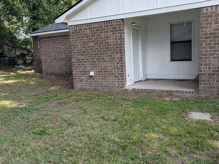 171 Hummingbird Ave #A — Photo 2