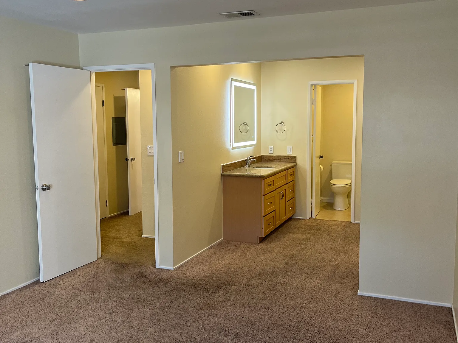 2 bed, 1080 sqft, $2,490 — Photo 4