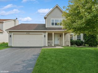 2725 Olympic Ct, Aurora, IL 60503