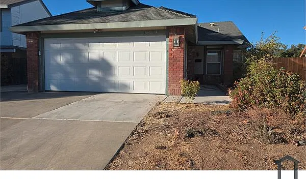 3 bed, 1277 sqft, $2,300 — Photo 2