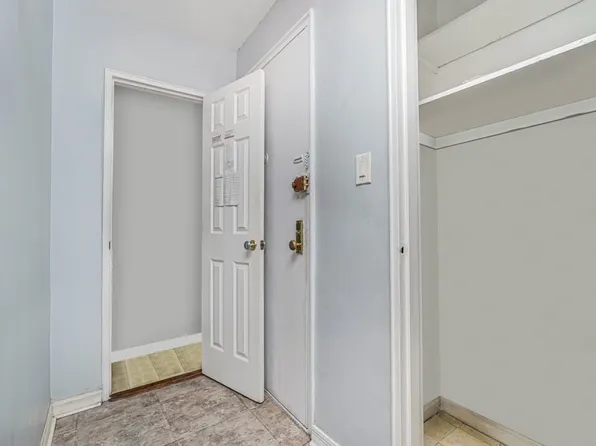 2265 Gerritsen Avenue image 6 of 11