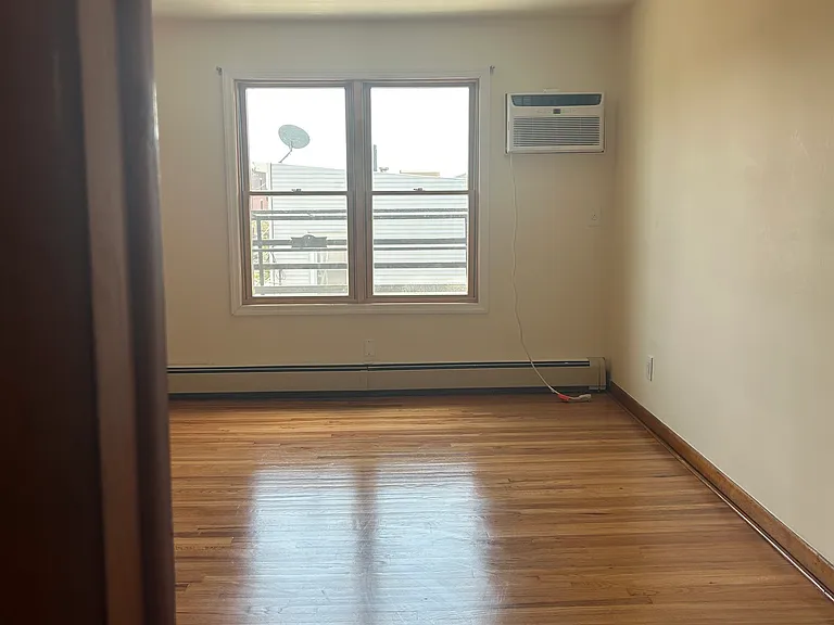 325 2nd St #4 — Photo 7