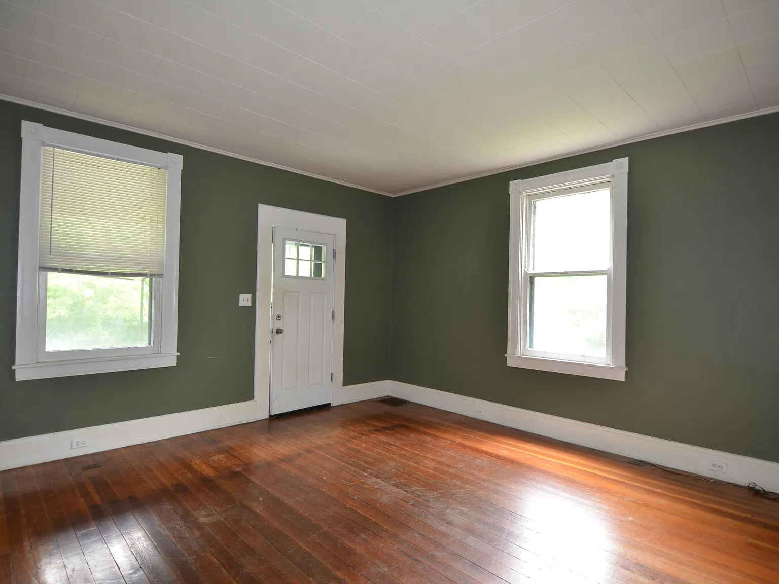 1085 Church Ave — Photo 2