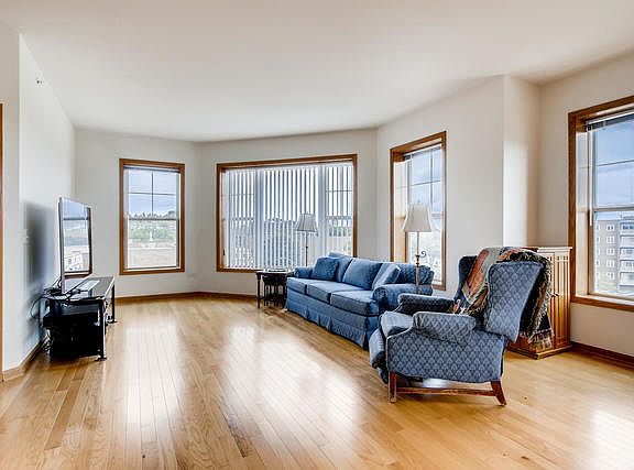 4th image of 900 Lee St Unit 507