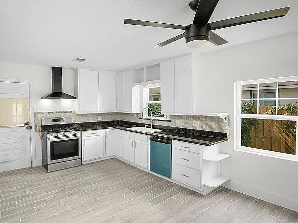 7901 Helmers St — Photo 3