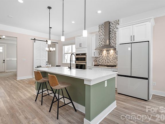 5th image of 1027 Masefield Ave