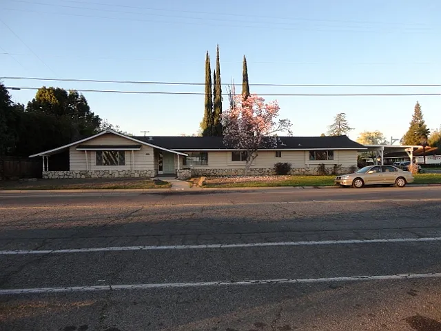 1140 W Browning Ave photo 1