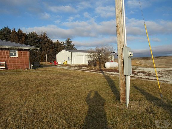 5th image of 2820 York Ave