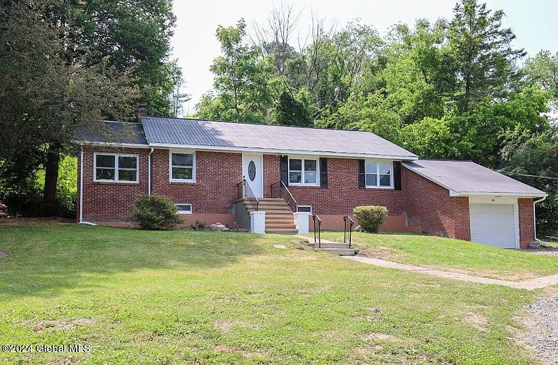 3rd image of 147 Winnie Avenue