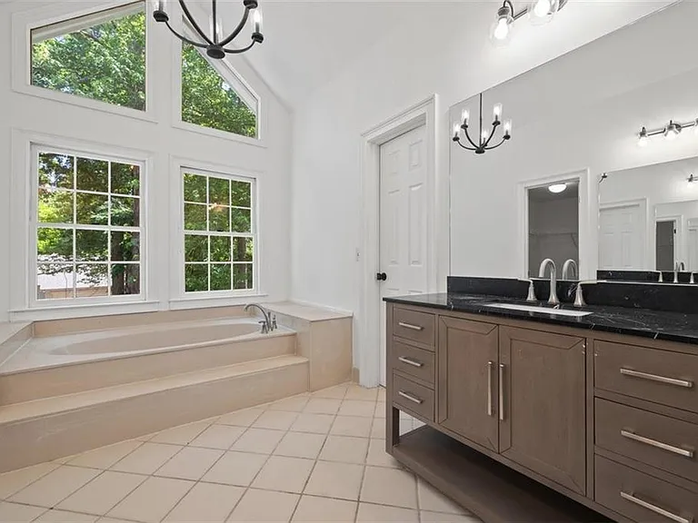 2120 Skyland Cove Ln — Photo 29