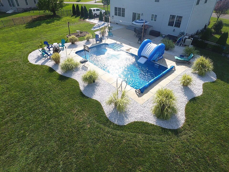 2nd image of 196 Country Field Dr