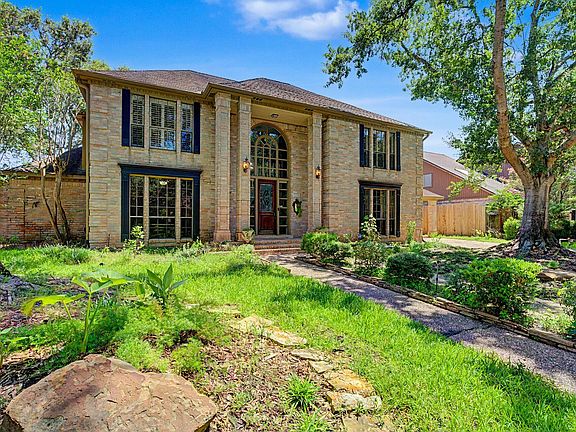 2nd image of 1218 Emerald Green Ln