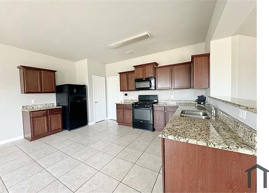 4th image of 9445 Plum Ct
