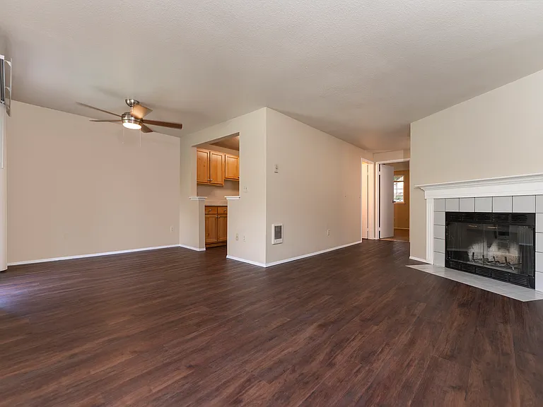 1 Bed 1 Bath Deluxe - 700 Sq Ft 1 Bed 1 Bath Deluxe - 700 Sq Ft