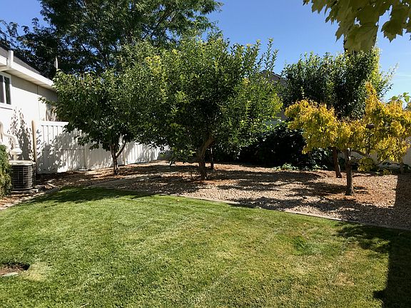 5th image of 10383 N Applewood Cir