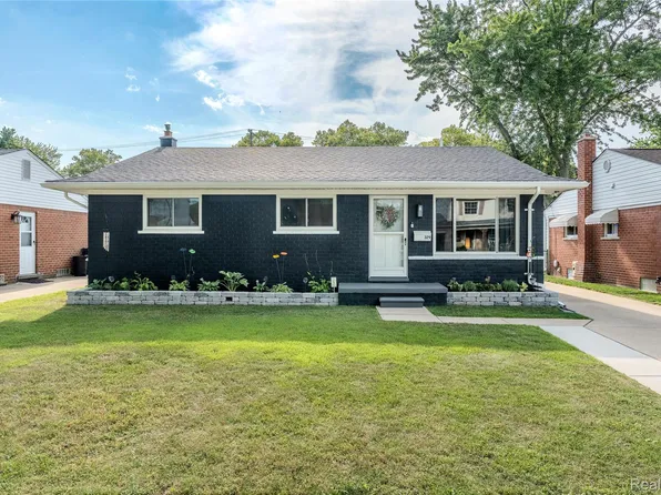 329 N Manitou Ave, Clawson, MI 48017