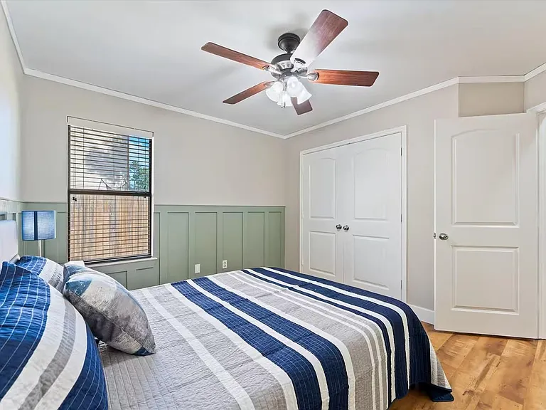 976 Northampton Dr — Photo 21