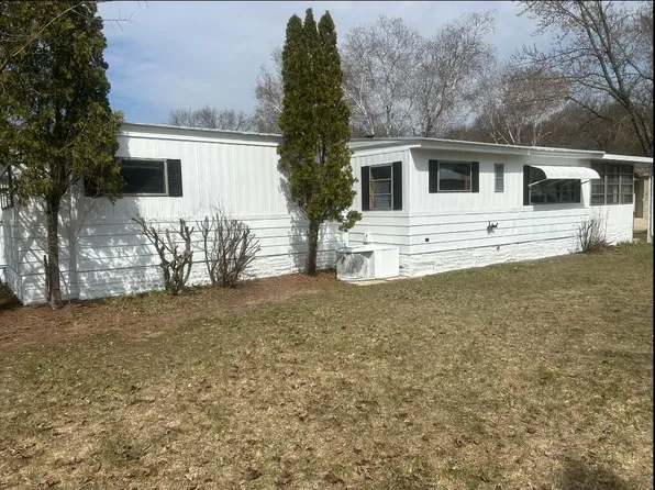 5431 Swallow Ct NE, Belmont, MI 49306