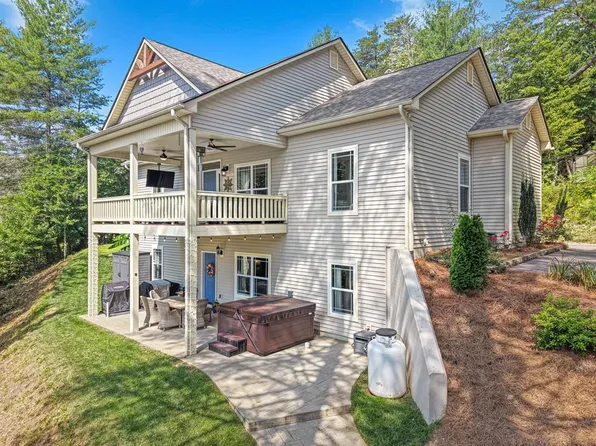 12 Preserve Mountain Cir, Franklin, NC 28734
