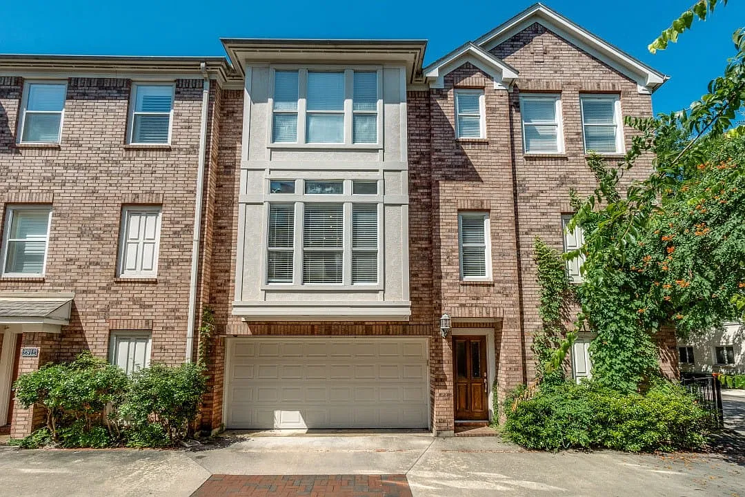 3 bed, 3.5 bath, 2132 sqft, $5,200 — Photo 1