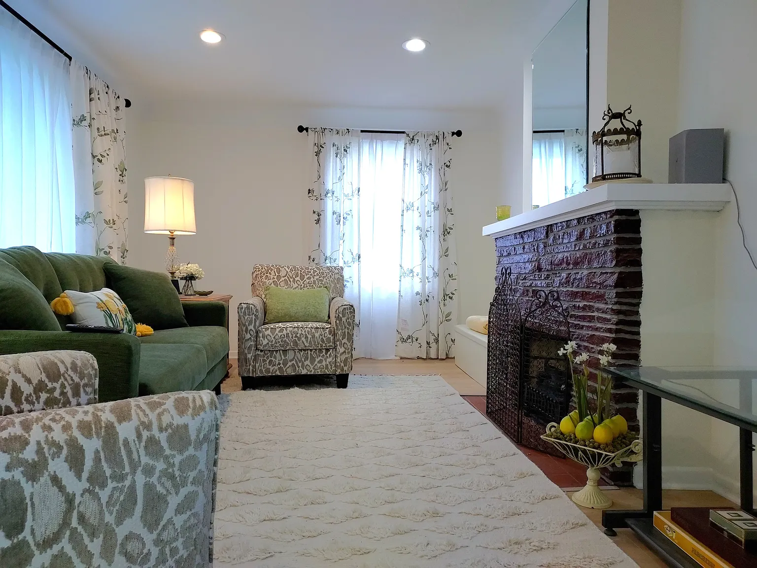 2 bed, $2,300 — Photo 1