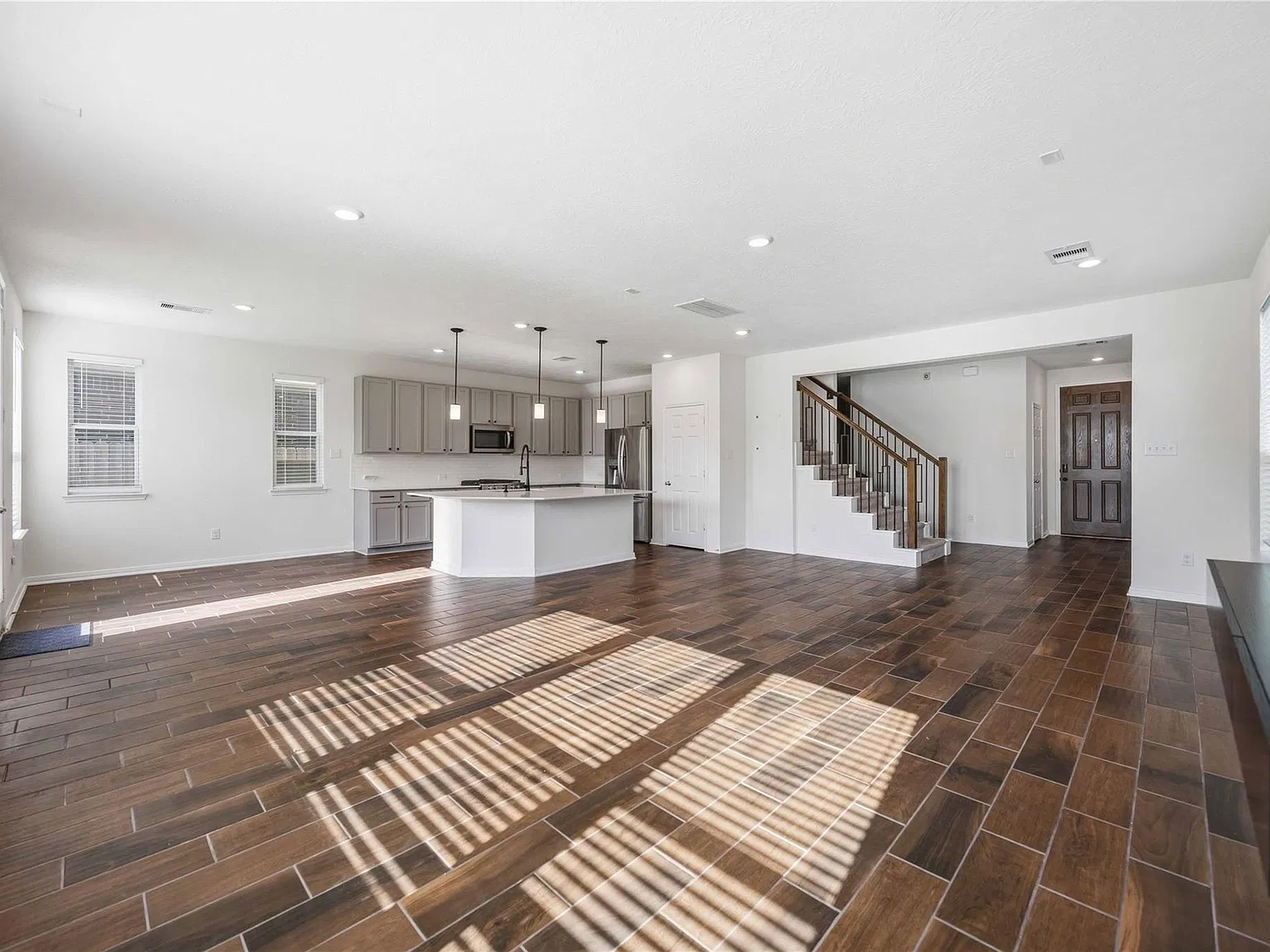 4 bed, 2.5 bath, 2824 sqft, $2,600 — Photo 4