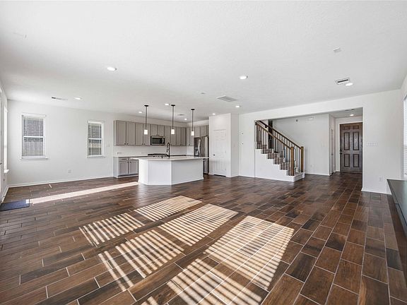 5th image of 2111 Katalonia Ln