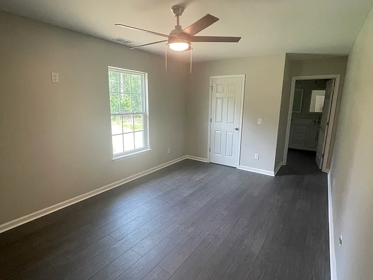 1006 Crystal Springs Dr — Photo 2