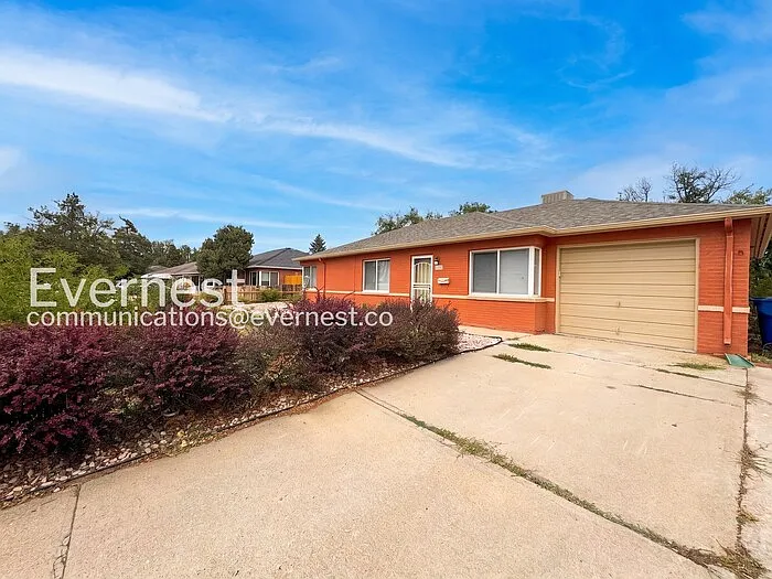 3 bed, 2.0 bath, 1401 sqft, $2,499 — Photo 2
