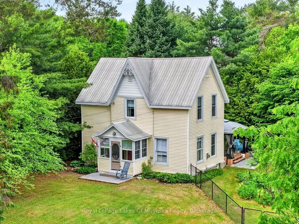 4 Spruce St, Lake Of Bays, ON P0B 1A0