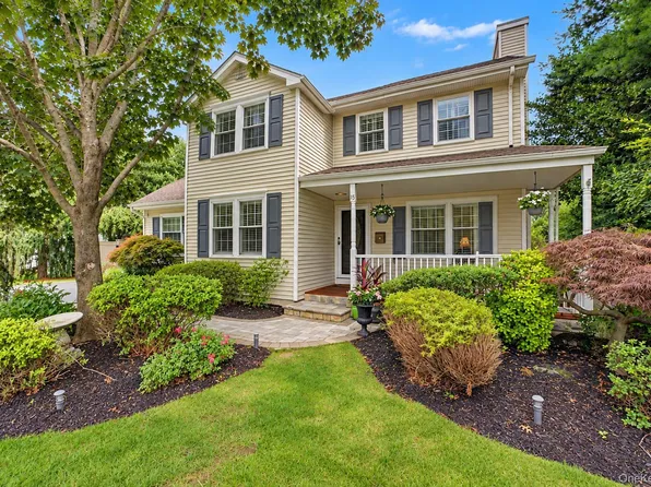 15 Winnecomac Circle, Kings Park, NY 11754