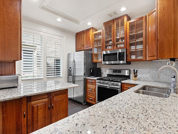 5th image of 1900 N Hudson Ave Unit C