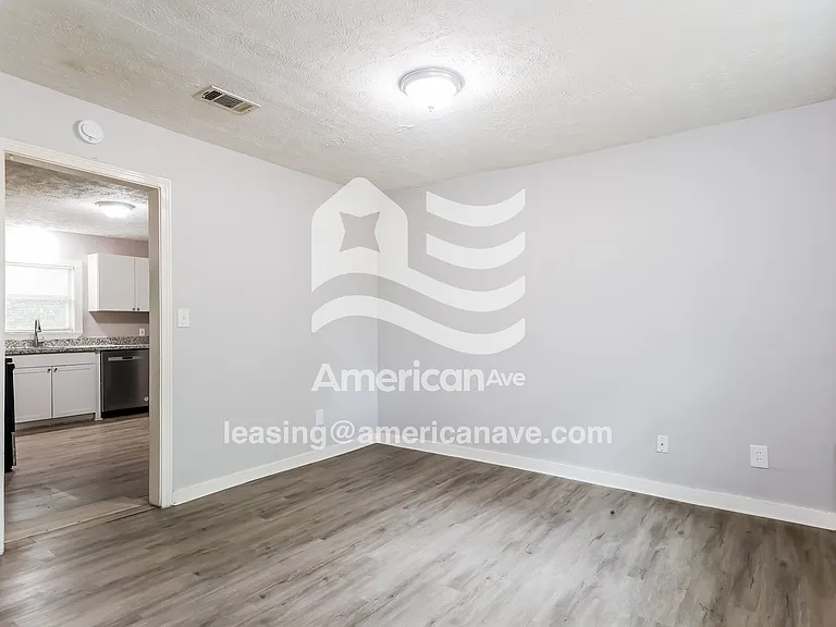 611565_005_dining_room_5.jpg