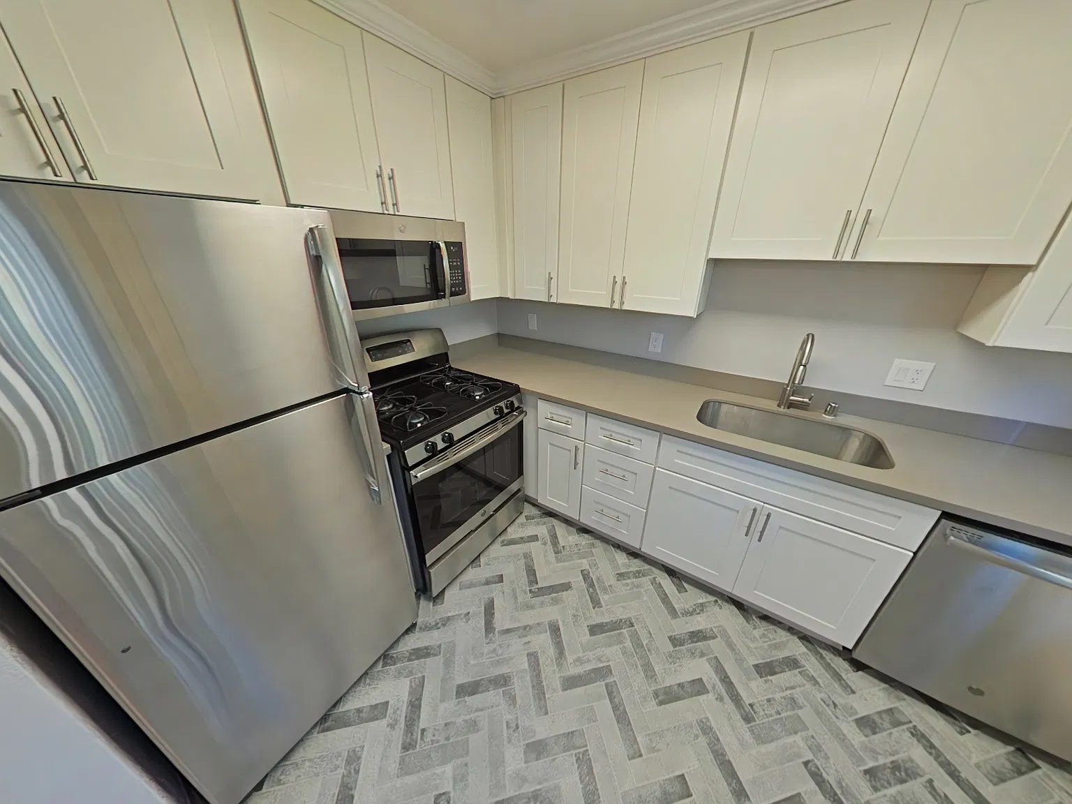 2 bed, 973 sqft, $4,595 — Photo 3