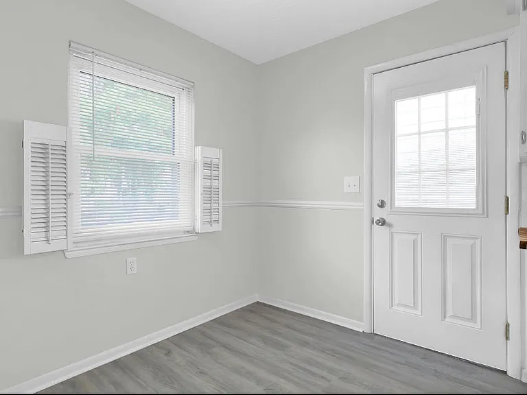 803 E Deshler Ave — Photo 6