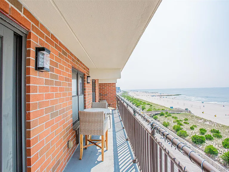 230 W Broadway #610 — Photo 11