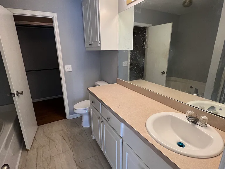 1013 Carlyle Cv — Photo 9