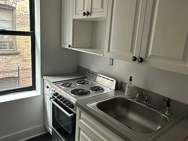 116 Sherman Ave #23 — Photo 2