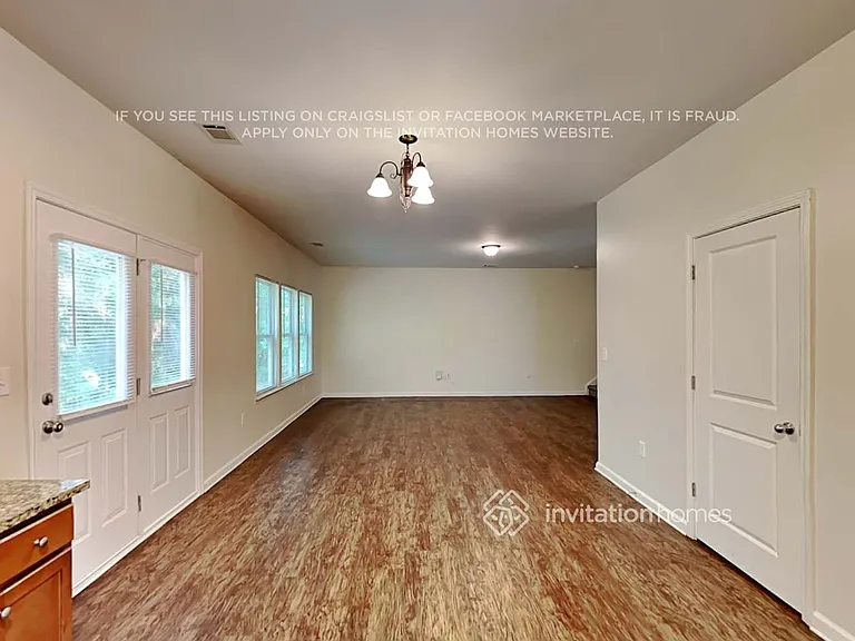 2465 Valley Creek Dr — Photo 8