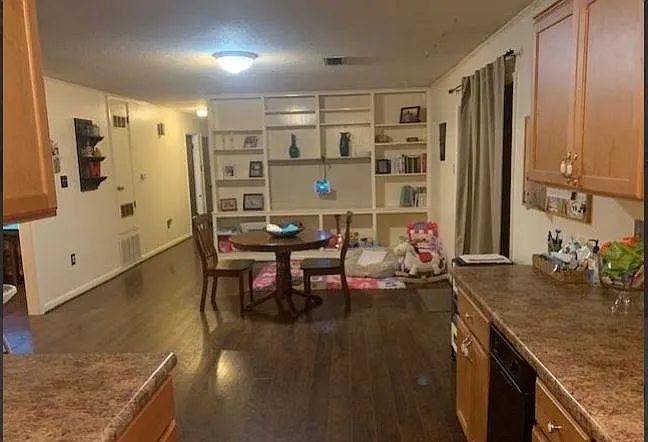 121 Shamrock Dr — Photo 6