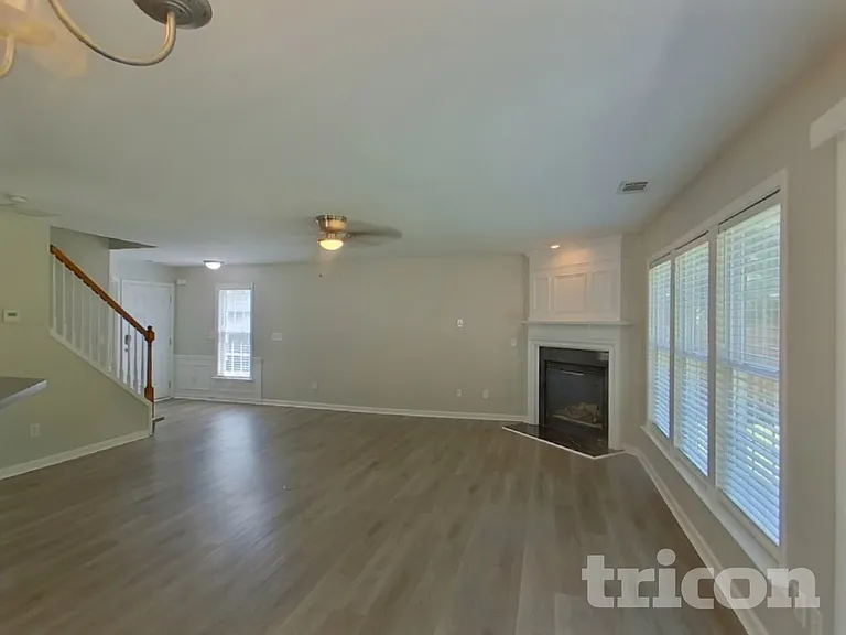 3281 Saville St SW — Photo 2