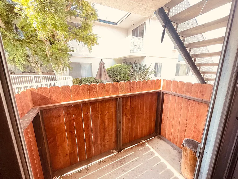 4403 Mammoth Ave — Photo 5