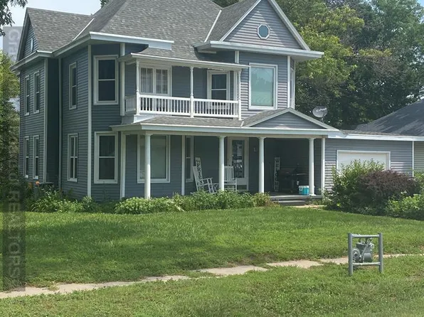 1102 Valmont St, Palmer, NE 68864