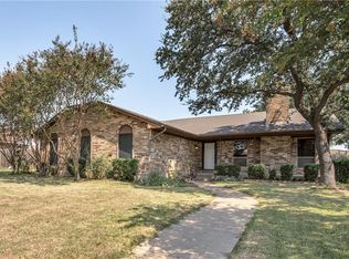 2101 Wellington Dr, Grand Prairie, TX 75051