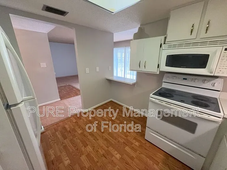 549 Fairways Dr #B — Photo 8