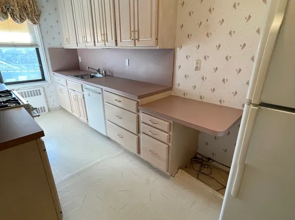 2685 East Seventh Street image 6 of 10