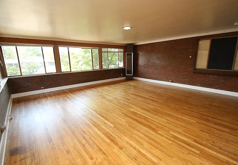 827 N Glencoe St — Photo 4