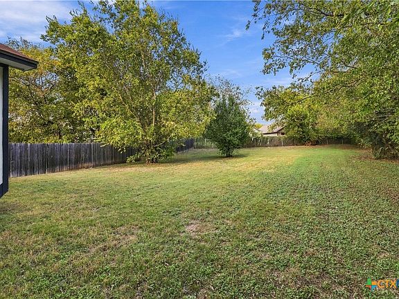 3rd image of 1904 Dickens Dr