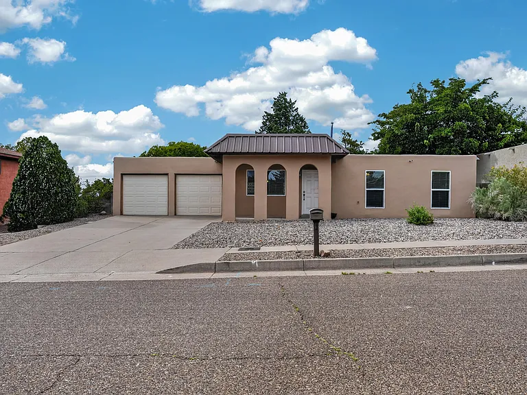 10501 Delicado Pl NE — Photo 1